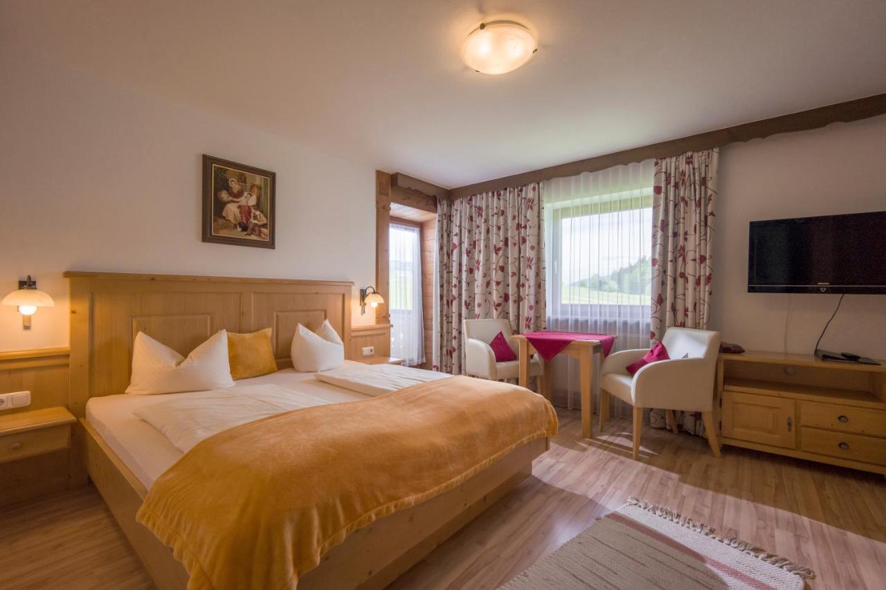 Farm stay Feriengut Unterhochstatt *